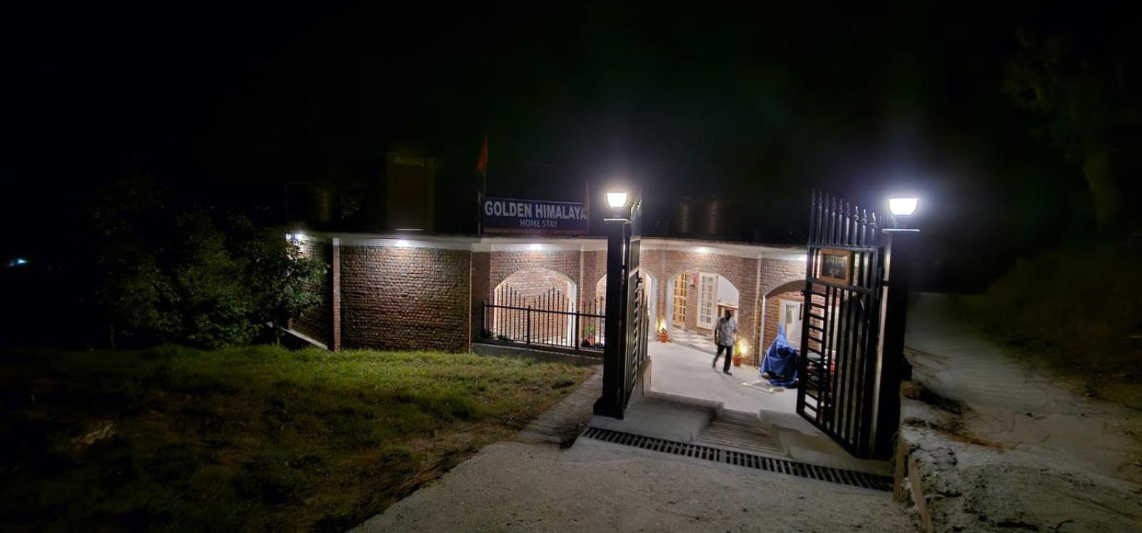 Golden Himalaya Homestay Kausani Buitenkant foto